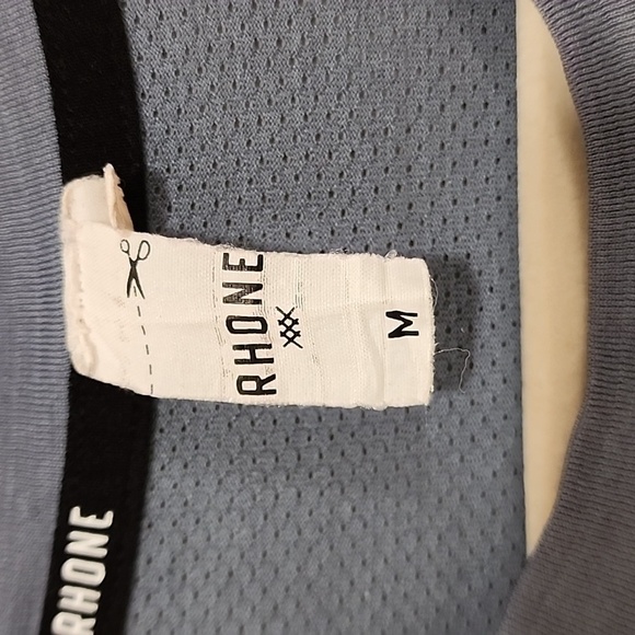 Rhone Baselayer Long Sleeves Perforated Design Lightweight Tee Gray size Medium - Picture 5 of 8